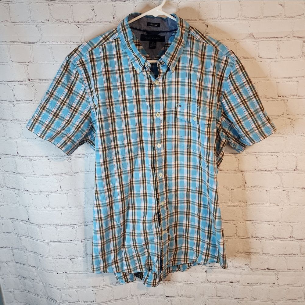 Men's Tommy Hilfiger "Slim Fit" button-down shirt, size Large